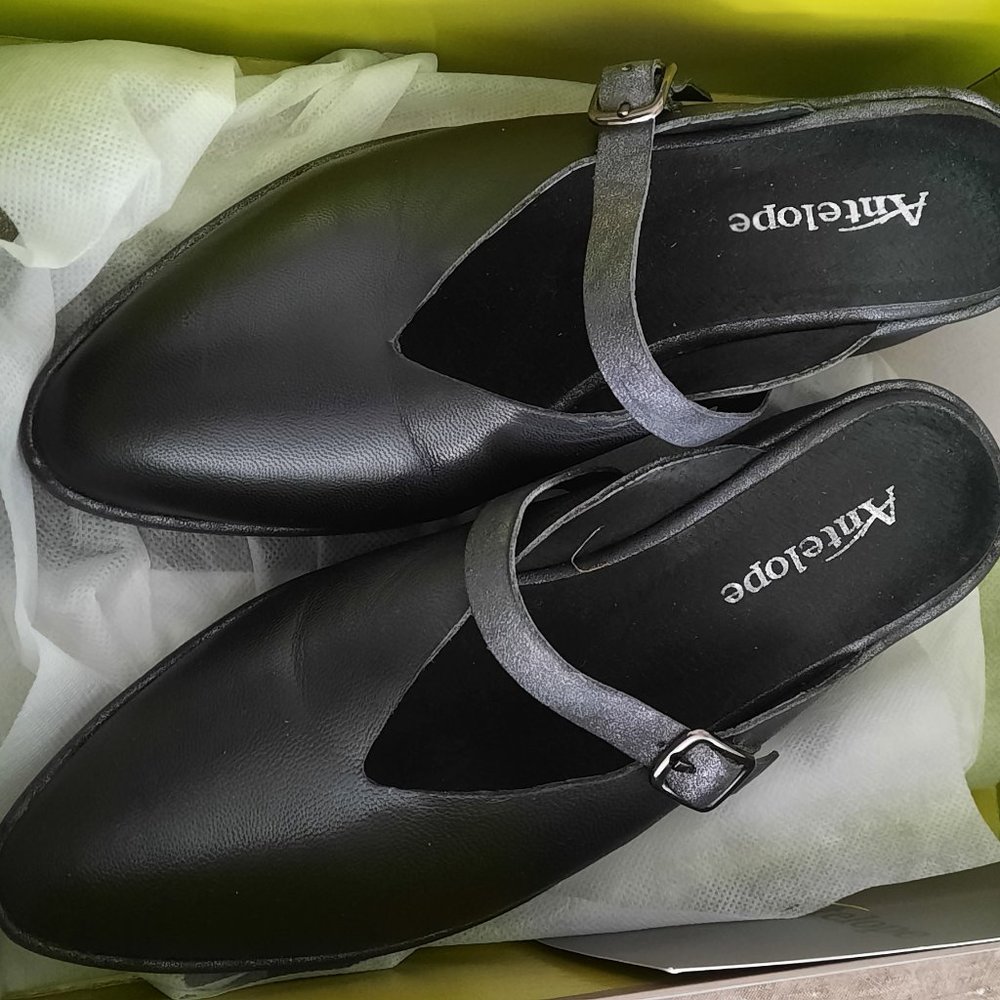 Antelope, platform mule, leather shoes; size 6.5 US, 37 EU